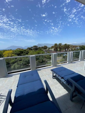 Sun! Sea Views! And more Sun! Kommetjie Penthouse